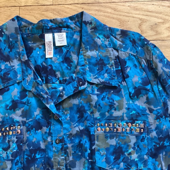 Route 66 short sleeve, quarter button blue print top with drawstring bottom - Picture 3 of 3